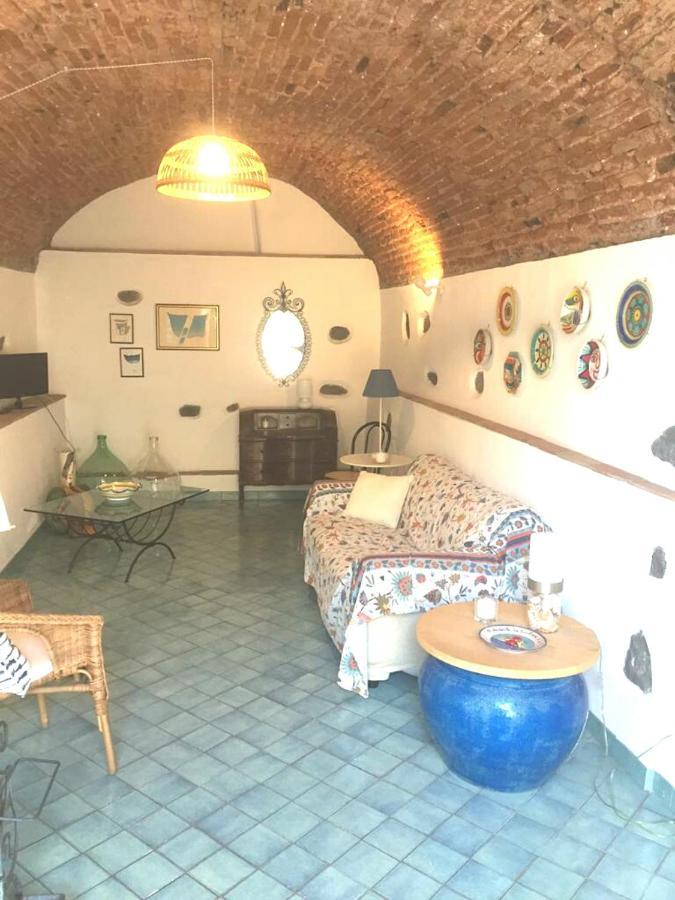 Bouganville Katánie Exteriér fotografie