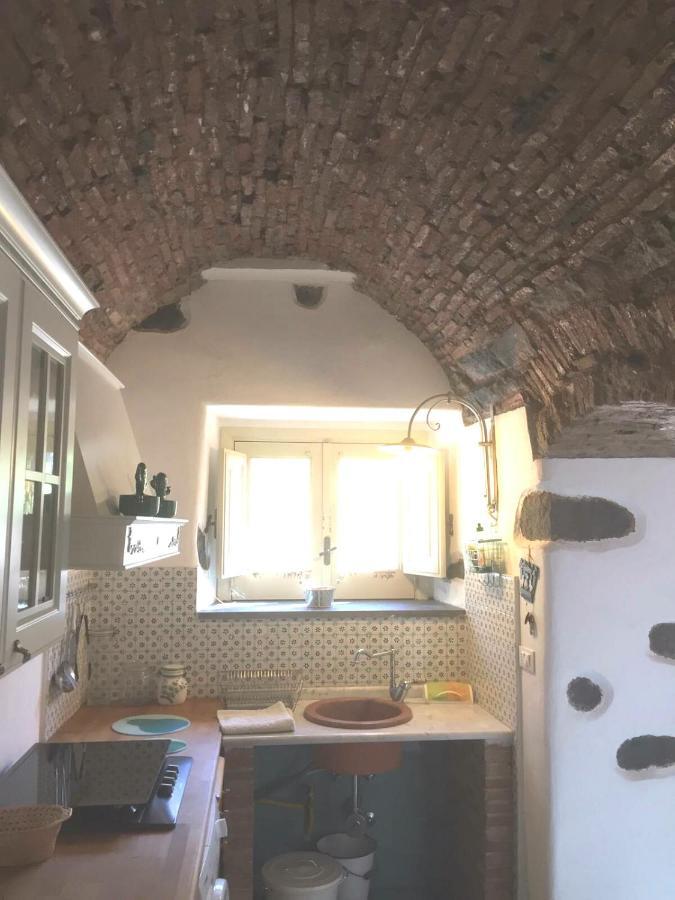 Bouganville Katánie Exteriér fotografie