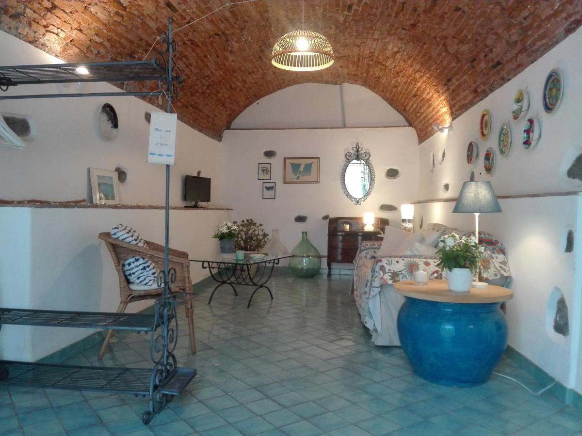Bouganville Katánie Exteriér fotografie
