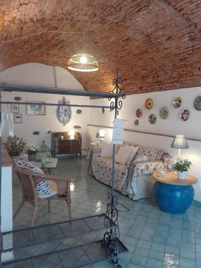 Bouganville Katánie Exteriér fotografie
