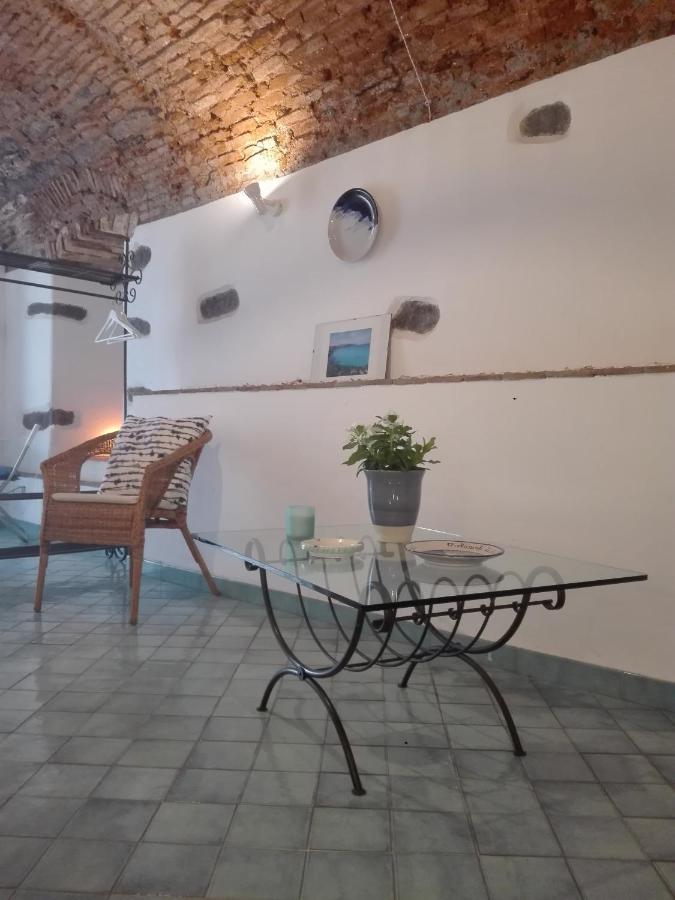 Bouganville Katánie Exteriér fotografie